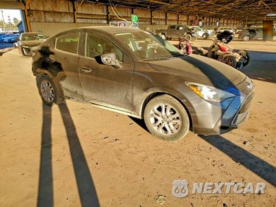 Czwarte zdjęcie samochodu z boku: 2017 TOYOTA YARIS IA VIN:3MYDLBYVXHY189327 - miniatura