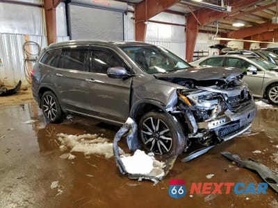 Czwarte zdjęcie samochodu z boku: 2019 HONDA PILOT ELITE VIN:5FNYF6H06KB031279 - miniatura