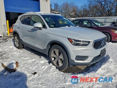 Czwarte zdjęcie samochodu z boku: 2020 VOLVO XC40 T5 MOMENTUM VIN:YV4162UK7L2203340 - miniatura