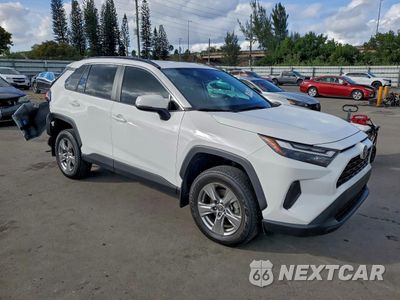 Czwarte zdjęcie samochodu z boku: 2024 TOYOTA RAV4 XLE VIN:2T3W1RFV8RC274605 - miniatura