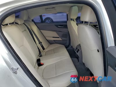 Zdjęcie 10 z 14 samochodu: 2017 JAGUAR XE PREMIUM VIN:SAJAD4BG9HA969524 - miniatura