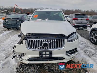 Piąte zdjęcie samochodu w środku: 2024 VOLVO XC90 PLUS VIN:YV4062PE9R1208166 - miniatura