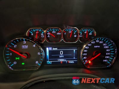 Zdjęcie 9 z 13 samochodu: 2019 CHEVROLET SUBURBAN K1500 LT VIN:1GNSKHKC4KR376926 - miniatura