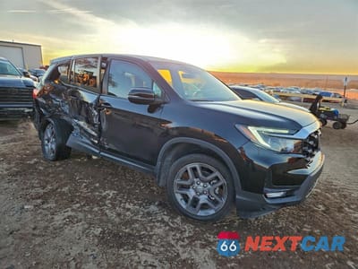 Czwarte zdjęcie samochodu z boku: 2023 HONDA PASSPORT EXL VIN:5FNYF8H5XPB034054 - miniatura