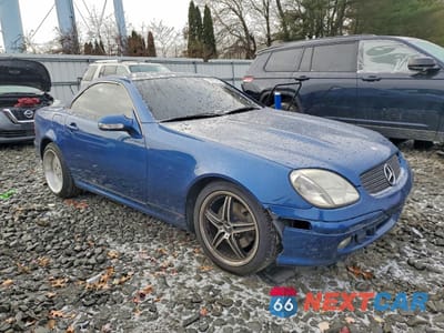 Czwarte zdjęcie samochodu z boku: 2001 MERCEDES-BENZ SLK 320 VIN:WDBKK65F01F211327 - miniatura