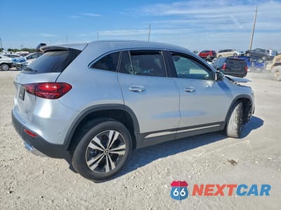 Trzecie zdjęcie samochodu z tyłu: 2025 MERCEDES-BENZ GLA 250 VIN:W1N4N4GB1SJ679817 - miniatura