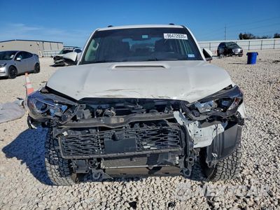 Piąte zdjęcie samochodu w środku: 2023 TOYOTA 4RUNNER SE VIN:JTERU5JR5P6119882 - miniatura