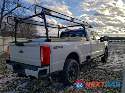 Trzecie zdjęcie samochodu z tyłu: 2026 FORD F350 SUPER DUTY VIN:1FT8X3BN7TEC83724 - miniatura