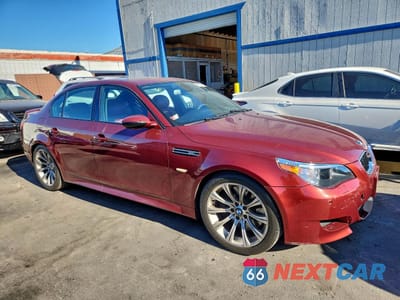 Czwarte zdjęcie samochodu z boku: 2006 BMW M5 VIN:WBSNB93556B584588 - miniatura