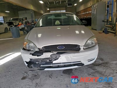 Piąte zdjęcie samochodu w środku: 2004 FORD TAURUS SES VIN:1FAFP55SX4G198120 - miniatura