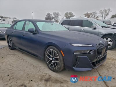 Czwarte zdjęcie samochodu z boku: 2024 BMW I7 EDRIVE50 VIN:WBY43EJ08RCR34213 - miniatura