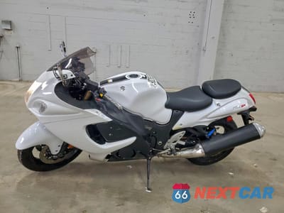 Trzecie zdjęcie samochodu z tyłu: 2017 SUZUKI GSX1300 RA VIN:JS1GX72B2H2101441 - miniatura