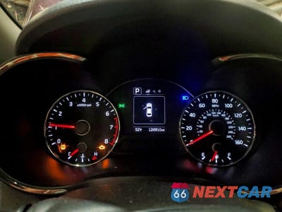 Zdjęcie 9 z 12 samochodu: 2017 KIA FORTE LX VIN:3KPFL4A73HE035073 - miniatura