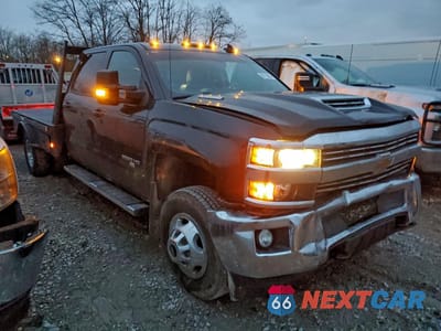 Czwarte zdjęcie samochodu z boku: 2017 CHEVROLET SILVERADO K3500 LT VIN:1GB4KZCY2HF139299 - miniatura