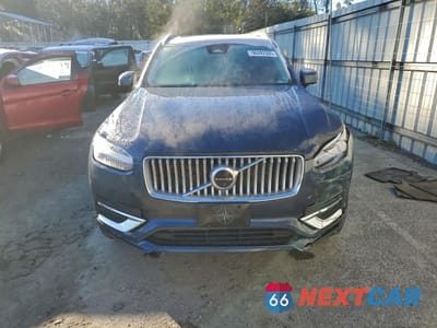 Piąte zdjęcie samochodu w środku: 2023 VOLVO XC90 PLUS VIN:YV4062PNXP1902510 - miniatura