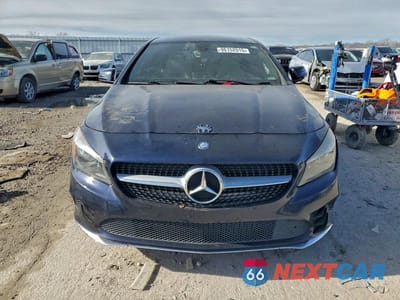 Piąte zdjęcie samochodu w środku: 2017 MERCEDES-BENZ CLA 250 VIN:WDDSJ4EB0HN457516 - miniatura