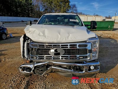 Piąte zdjęcie samochodu w środku: 2023 FORD F350 SUPER DUTY UTILITY / SERVICE TRUCK VIN:1FD8W3GT9PED22843 - miniatura