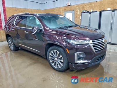 Czwarte zdjęcie samochodu z boku: 2022 CHEVROLET TRAVERSE PREMIER VIN:1GNEVKKWXNJ111104 - miniatura