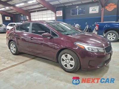Czwarte zdjęcie samochodu z boku: 2017 KIA FORTE LX VIN:3KPFL4A73HE035073 - miniatura