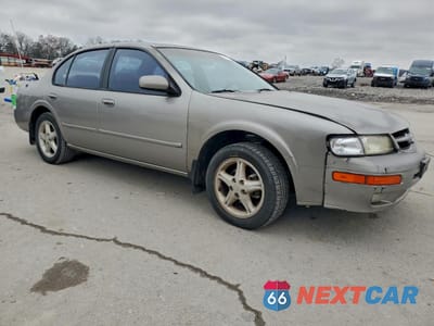 Czwarte zdjęcie samochodu z boku: 1999 NISSAN MAXIMA GLE VIN:JN1CA21D0XT210309 - miniatura