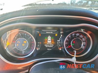 Zdjęcie 9 z 12 samochodu: 2015 DODGE CHALLENGER R/T SCAT PACK VIN:2C3CDZFJ5FH769835 - miniatura
