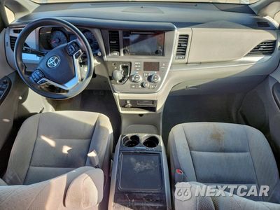 Zdjęcie 8 z 15 samochodu: 2017 TOYOTA SIENNA LE VIN:5TDKZ3DCXHS851011 - miniatura