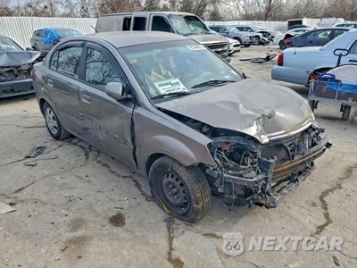 Czwarte zdjęcie samochodu z boku: 2010 KIA RIO LX VIN:KNADH4A37A6677813 - miniatura