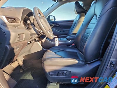 Zdjęcie 7 z 12 samochodu: 2022 TOYOTA HIGHLANDER XLE VIN:5TDGZRBH1NS584585 - miniatura