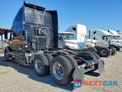 Trzecie zdjęcie samochodu z tyłu: 2016 VOLVO VN VNL VIN:4V4NC9EH1GN950580 - miniatura