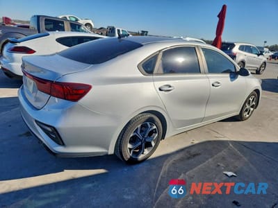 Trzecie zdjęcie samochodu z tyłu: 2020 KIA FORTE LXS VIN:3KPF24AD0LE201910 - miniatura