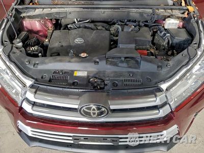 Zdjęcie 12 z 12 samochodu: 2018 TOYOTA HIGHLANDER LE VIN:5TDBZRFH1JS869009 - miniatura