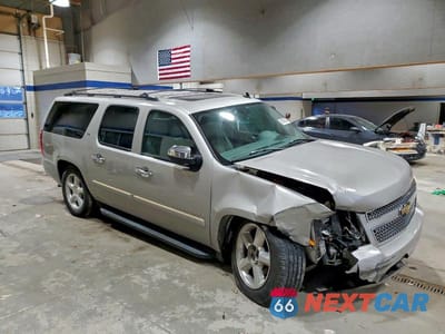 Czwarte zdjęcie samochodu z boku: 2008 CHEVROLET SUBURBAN C1500 LS VIN:3GNFC160X8G164045 - miniatura