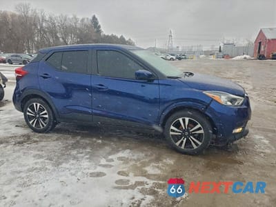 Czwarte zdjęcie samochodu z boku: 2019 NISSAN KICKS S VIN:3N1CP5CU5KL524452 - miniatura
