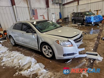 Czwarte zdjęcie samochodu z boku: 2011 CHEVROLET MALIBU LS VIN:1G1ZA5EU4BF350656 - miniatura