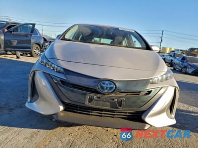 Piąte zdjęcie samochodu w środku: 2022 TOYOTA PRIUS PRIME LE VIN:JTDKAMFP3N3213645 - miniatura