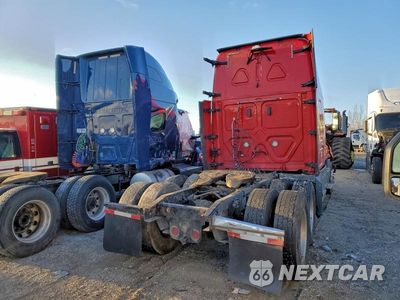 Czwarte zdjęcie samochodu z boku: 2018 FREIGHTLINER CASCADIA 125 SEMI TRUCK VIN:1FUJGLDR2JLJH7891 - miniatura