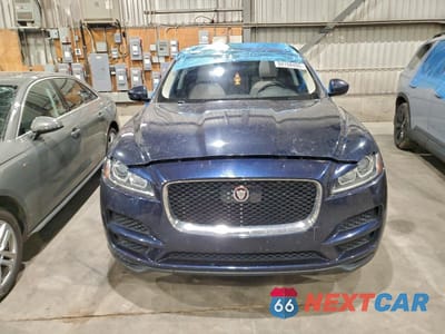 Piąte zdjęcie samochodu w środku: 2019 JAGUAR F-PACE PREMIUM VIN:SADCJ2FX9KA359701 - miniatura