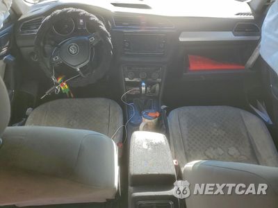 Zdjęcie 8 z 14 samochodu: 2018 VOLKSWAGEN TIGUAN S VIN:3VV1B7AX4JM087601 - miniatura