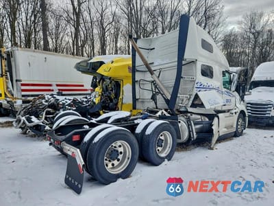 Czwarte zdjęcie samochodu z boku: 2025 VOLVO VNL SEMI TRUCK VIN:4V4NC9EHXSN695078 - miniatura