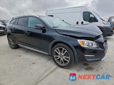 Czwarte zdjęcie samochodu z boku: 2015 VOLVO V60 CROSS COUNTRY PREMIER VIN:YV4612HK4F1001497 - miniatura