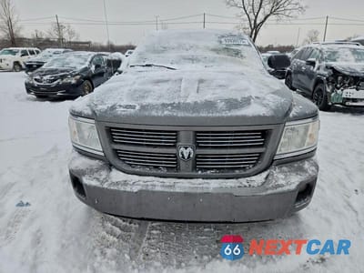 Piąte zdjęcie samochodu w środku: 2010 DODGE DAKOTA SXT VIN:1D7CW3GKXAS110702 - miniatura