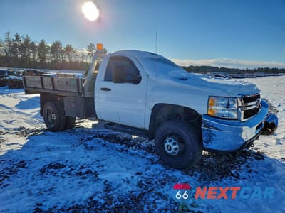 Czwarte zdjęcie samochodu z boku: 2013 CHEVROLET SILVERADO K3500 VIN:1GB3KZC84DF106679 - miniatura