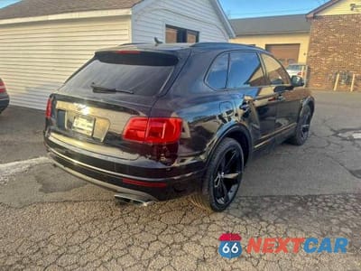 Trzecie zdjęcie samochodu z tyłu: 2017 BENTLEY BENTAYGA VIN:SJAAC2ZV4HC016056 - miniatura