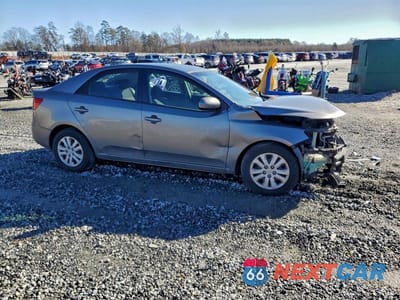 Czwarte zdjęcie samochodu z boku: 2012 KIA FORTE EX VIN:KNAFU4A21C5595032 - miniatura