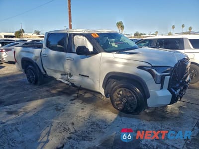 Czwarte zdjęcie samochodu z boku: 2024 TOYOTA TUNDRA CREWMAX LIMITED VIN:5TFWC5DB6RX079625 - miniatura