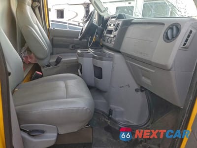 Piąte zdjęcie samochodu w środku: 2022 FORD ECONOLINE E350 SUPER DUTY CUTAWAY VAN VIN:1FDWE3FN3NDC09261 - miniatura