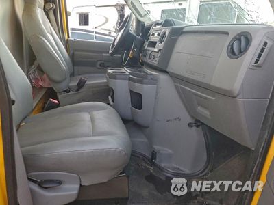 Piąte zdjęcie samochodu w środku: 2022 FORD ECONOLINE E350 SUPER DUTY CUTAWAY VAN VIN:1FDWE3FN3NDC09261 - miniatura