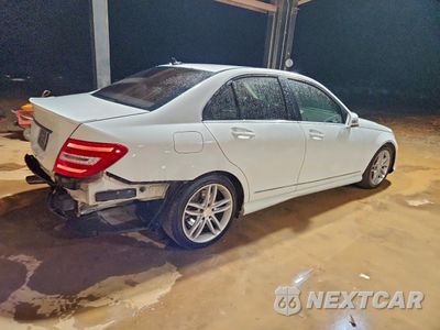 Trzecie zdjęcie samochodu z tyłu: 2013 MERCEDES-BENZ C 250 VIN:WDDGF4HB0DR273439 - miniatura