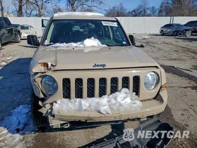 Piąte zdjęcie samochodu w środku: 2016 JEEP PATRIOT LATITUDE VIN:1C4NJRFB9GD751052 - miniatura