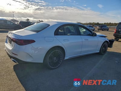 Trzecie zdjęcie samochodu z tyłu: 2024 MERCEDES-BENZ E 350 4MATIC VIN:W1KLF4HB1RA029917 - miniatura